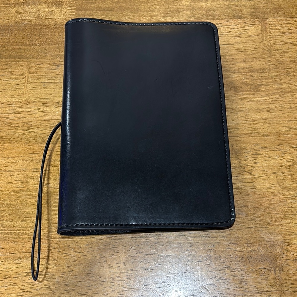 Chic Sparrow Austin A5 Black Leather Folio
